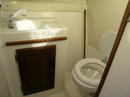 4aa49b61-3cad-4435-8d22-a0961cc012ca_Bayliner_2556_interni06.jpg