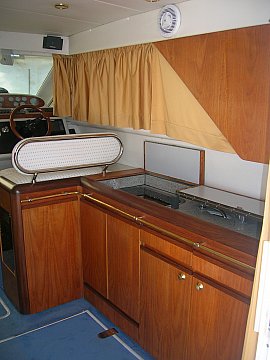 4aa49b61-3cad-4435-8d22-a0961cc012ca_Fairline_36_brava_dinette.jpg