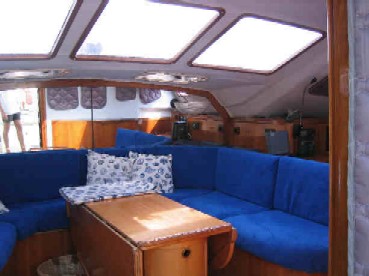 4aa49b61-3cad-4435-8d22-a0961cc012ca_catamarano_2_dinette.jpg
