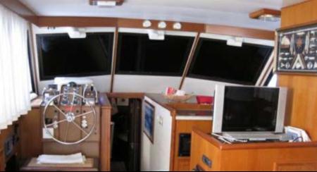 4aa49b61-3cad-4435-8d22-a0961cc012ca_hatteras_50_Mania_Blu_(9).PNG