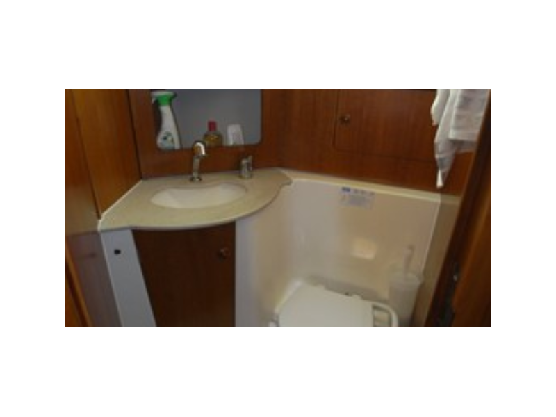 Jeanneau_32_2004_www.maniablu_(1).PNG