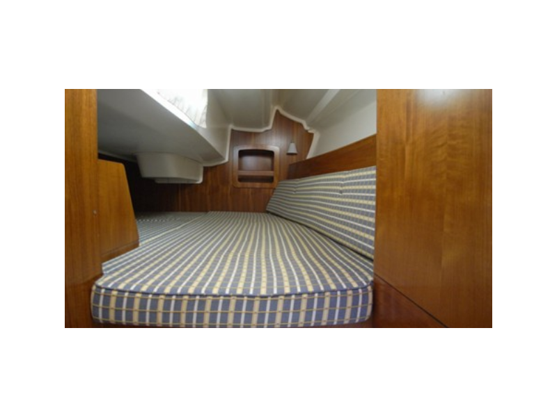 Jeanneau_32_2004_www.maniablu_(4).PNG