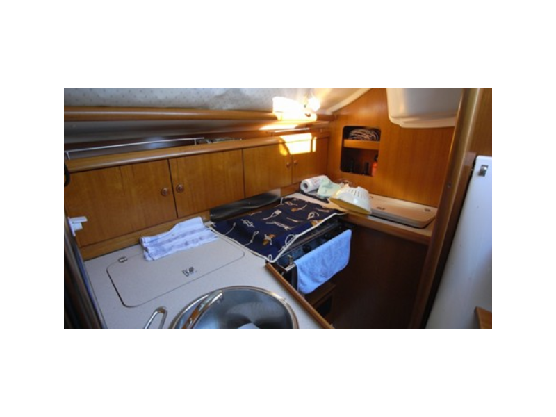 Jeanneau_32_2004_www.maniablu_(6).PNG
