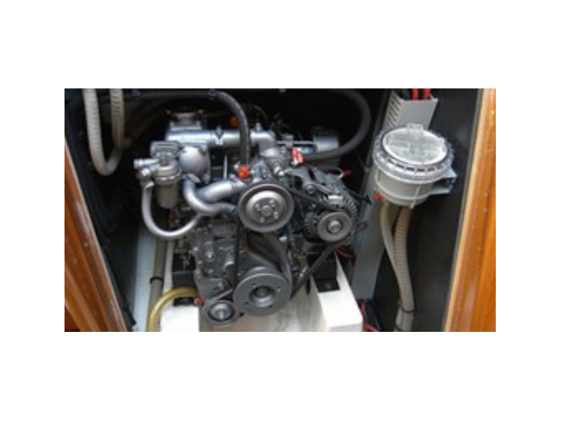 Jeanneau_32_2004_www.maniablu_(7).PNG