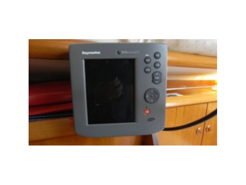 Jeanneau_32_2004_www.maniablu_(8).PNG