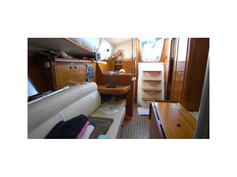 Jeanneau_32_2004_www.maniablu_(9).PNG