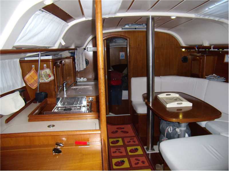 Oceanis_351_www.maniablu.it12.JPG